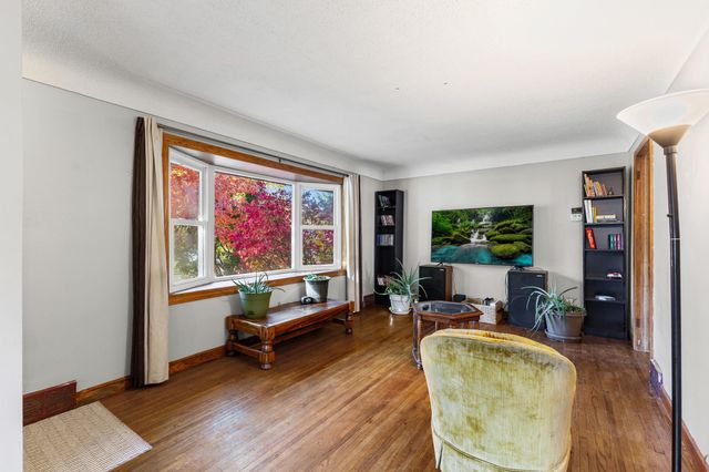 869 7th Avenue NW, New Brighton, MN 55112