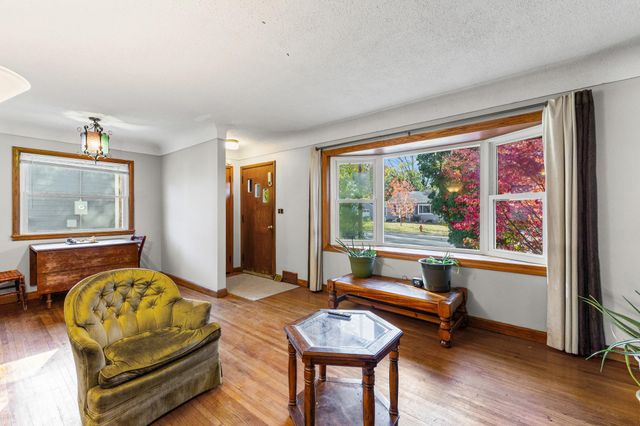 869 7th Avenue NW, New Brighton, MN 55112