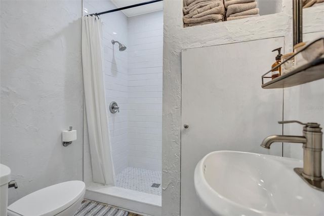 2437 FLOYD STREET, Sarasota, FL 34239
