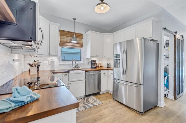 2437 FLOYD STREET, Sarasota, FL 34239