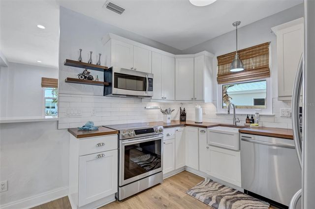 2437 FLOYD STREET, Sarasota, FL 34239