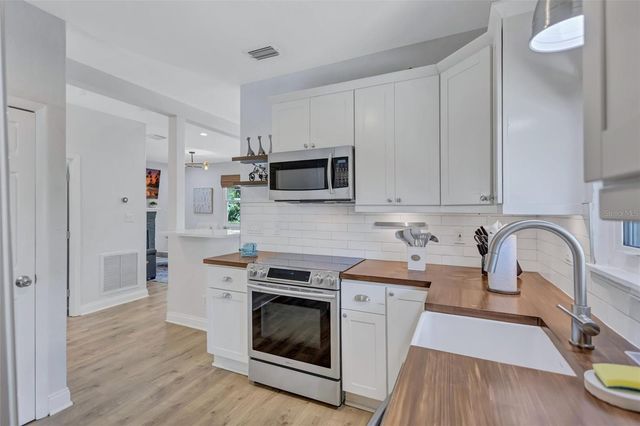 2437 FLOYD STREET, Sarasota, FL 34239
