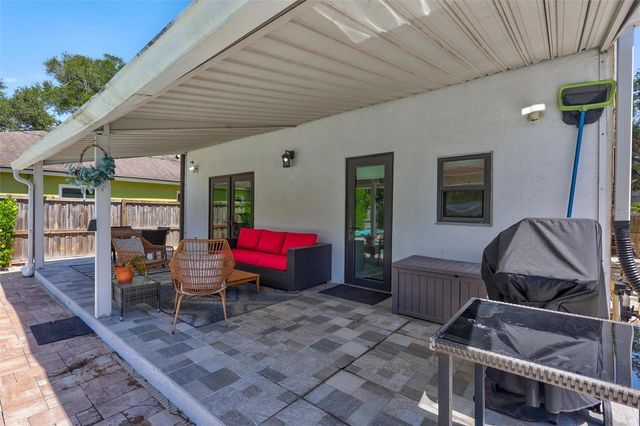 2437 FLOYD STREET, Sarasota, FL 34239