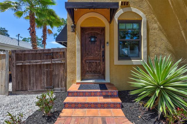 2437 FLOYD STREET, Sarasota, FL 34239