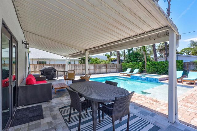 2437 FLOYD STREET, Sarasota, FL 34239