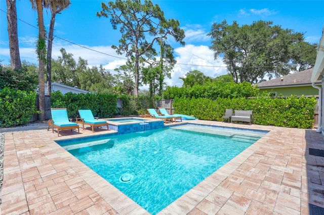 2437 FLOYD STREET, Sarasota, FL 34239
