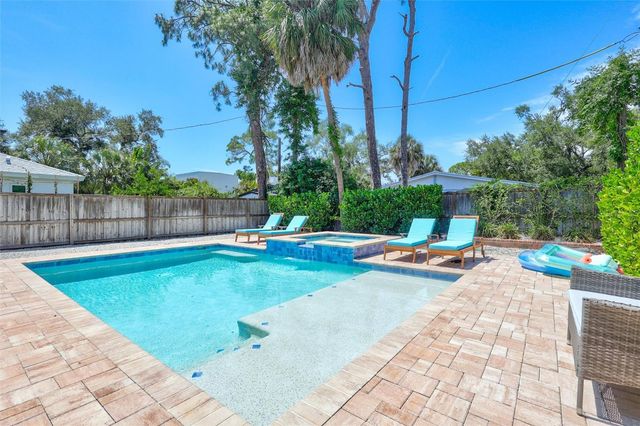 2437 FLOYD STREET, Sarasota, FL 34239