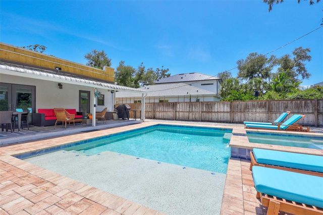 2437 FLOYD STREET, Sarasota, FL 34239