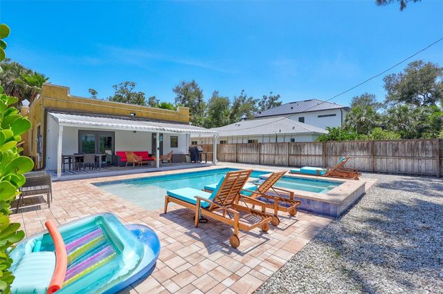 2437 FLOYD STREET, Sarasota, FL 34239