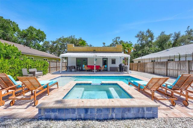 2437 FLOYD STREET, Sarasota, FL 34239