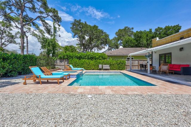2437 FLOYD STREET, Sarasota, FL 34239