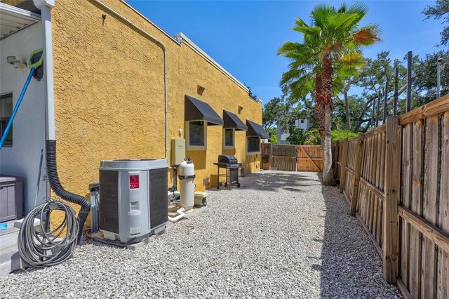 2437 FLOYD STREET, Sarasota, FL 34239
