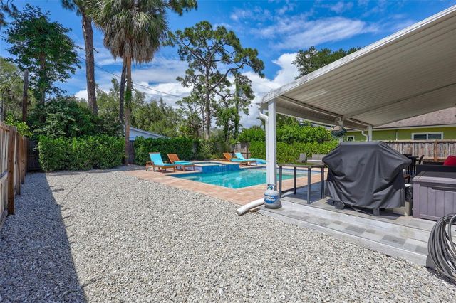 2437 FLOYD STREET, Sarasota, FL 34239
