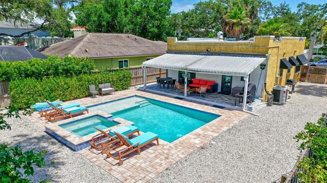 2437 FLOYD STREET, Sarasota, FL 34239