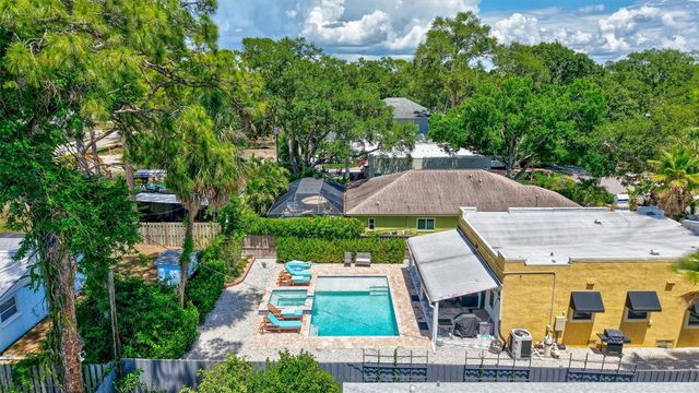 2437 FLOYD STREET, Sarasota, FL 34239