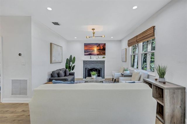 2437 FLOYD STREET, Sarasota, FL 34239