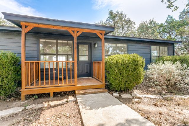 156 Misty Hills Dr, Canyon Lake, TX 78133