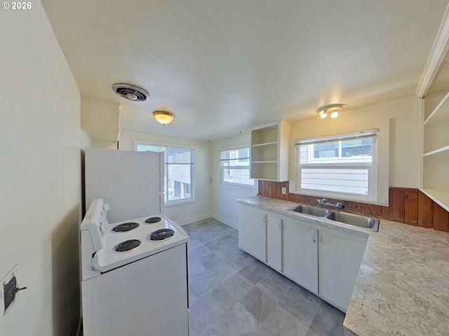 423 E 18TH Ave, Eugene, OR 97401