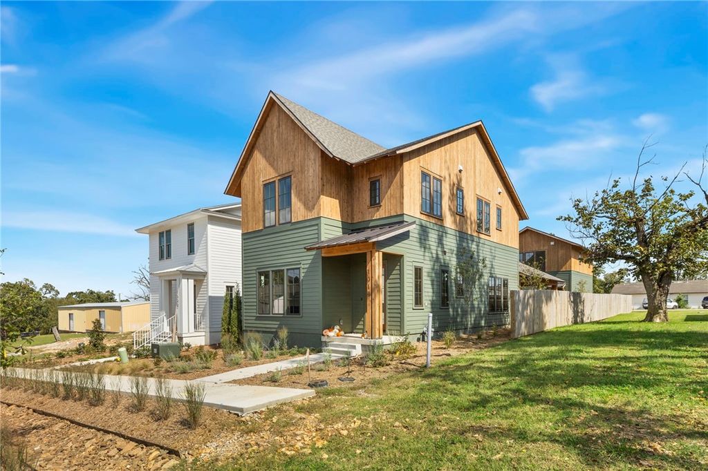 1016 NW A Street, Bentonville, AR 72712