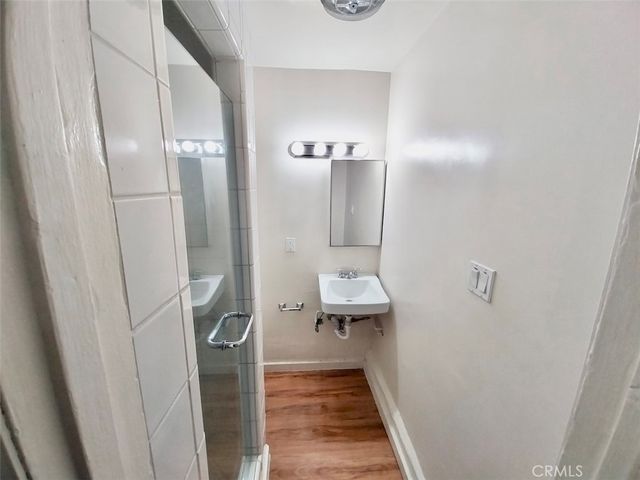 7051 3rd, Los Angeles, CA 90043