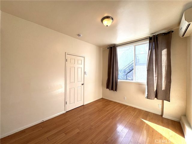 7051 3rd, Los Angeles, CA 90043