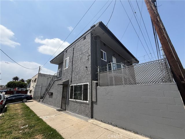 7051 3rd, Los Angeles, CA 90043