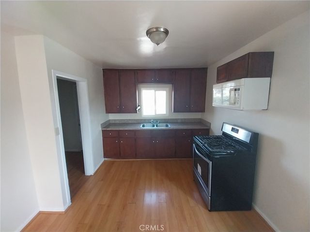 7051 3rd, Los Angeles, CA 90043