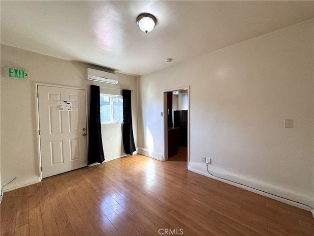 7051 3rd, Los Angeles, CA 90043