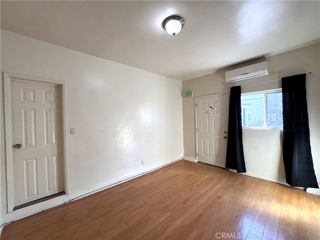 7051 3rd, Los Angeles, CA 90043