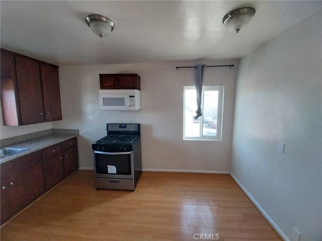7051 3rd, Los Angeles, CA 90043