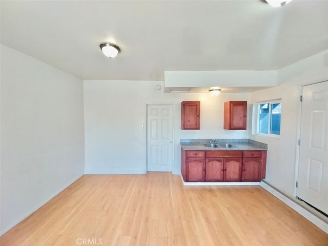 7051 3rd, Los Angeles, CA 90043