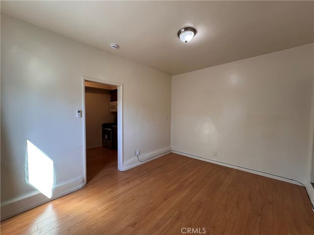 7051 3rd, Los Angeles, CA 90043