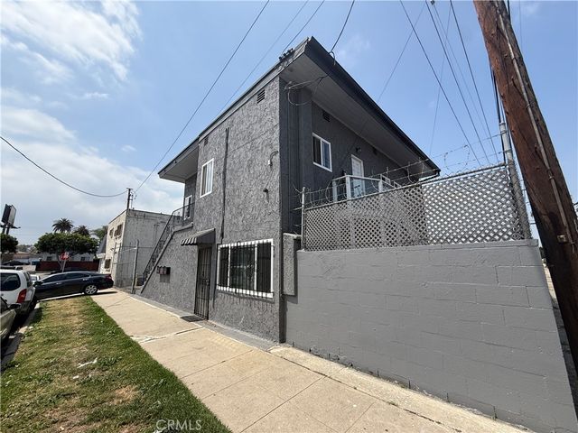 7051 3rd, Los Angeles, CA 90043