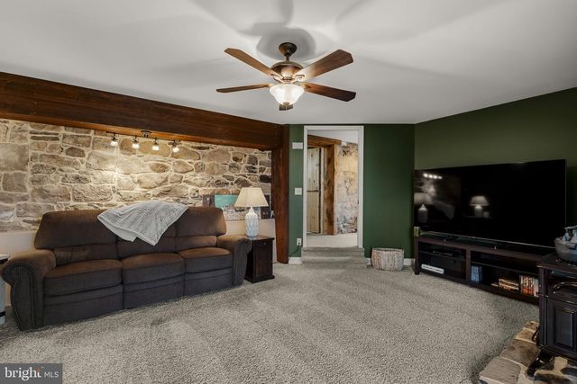 1435 NEWPORT RD, Manheim, PA 17545