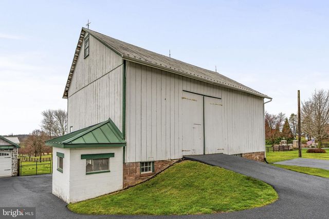 1435 NEWPORT RD, Manheim, PA 17545