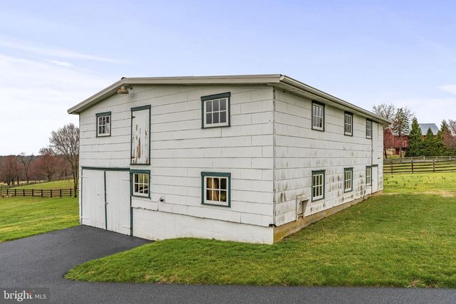 1435 NEWPORT RD, Manheim, PA 17545