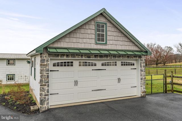 1435 NEWPORT RD, Manheim, PA 17545
