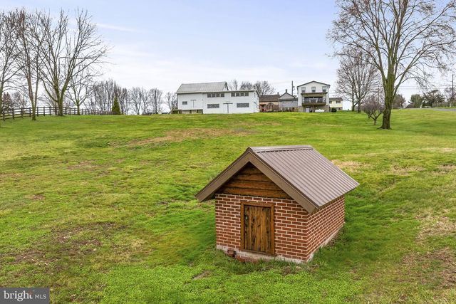 1435 NEWPORT RD, Manheim, PA 17545