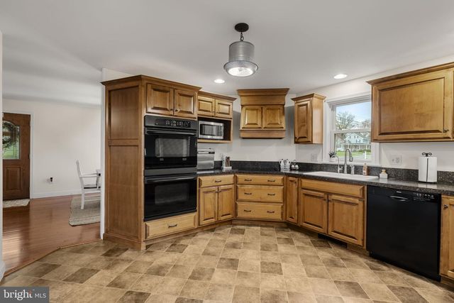 1435 NEWPORT RD, Manheim, PA 17545