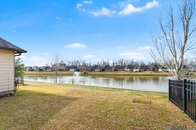 8272 Valencia Ct, Baton Rouge, LA 70820