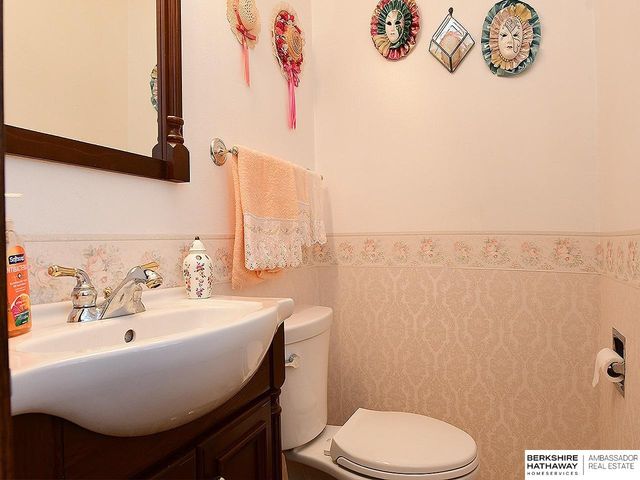 3022 Pleasant Drive, Bellevue, NE 68147