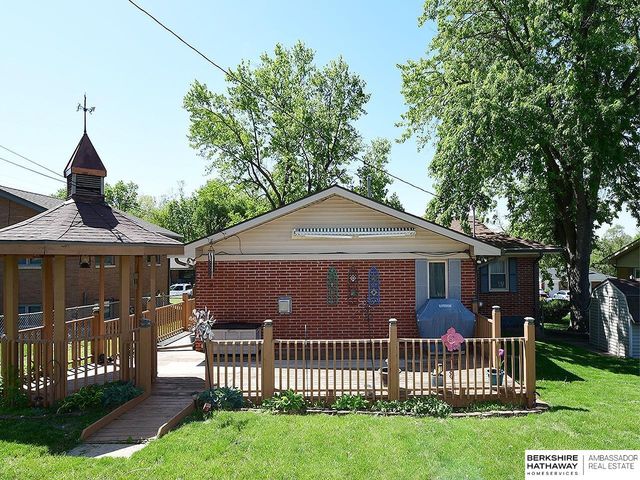 3022 Pleasant Drive, Bellevue, NE 68147