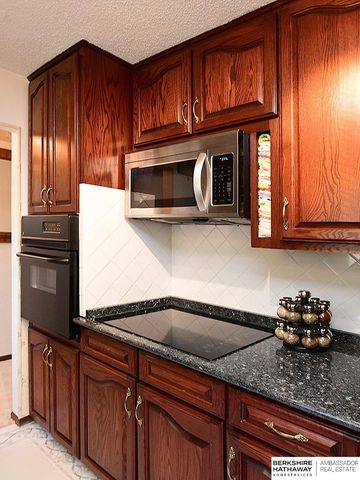 3022 Pleasant Drive, Bellevue, NE 68147