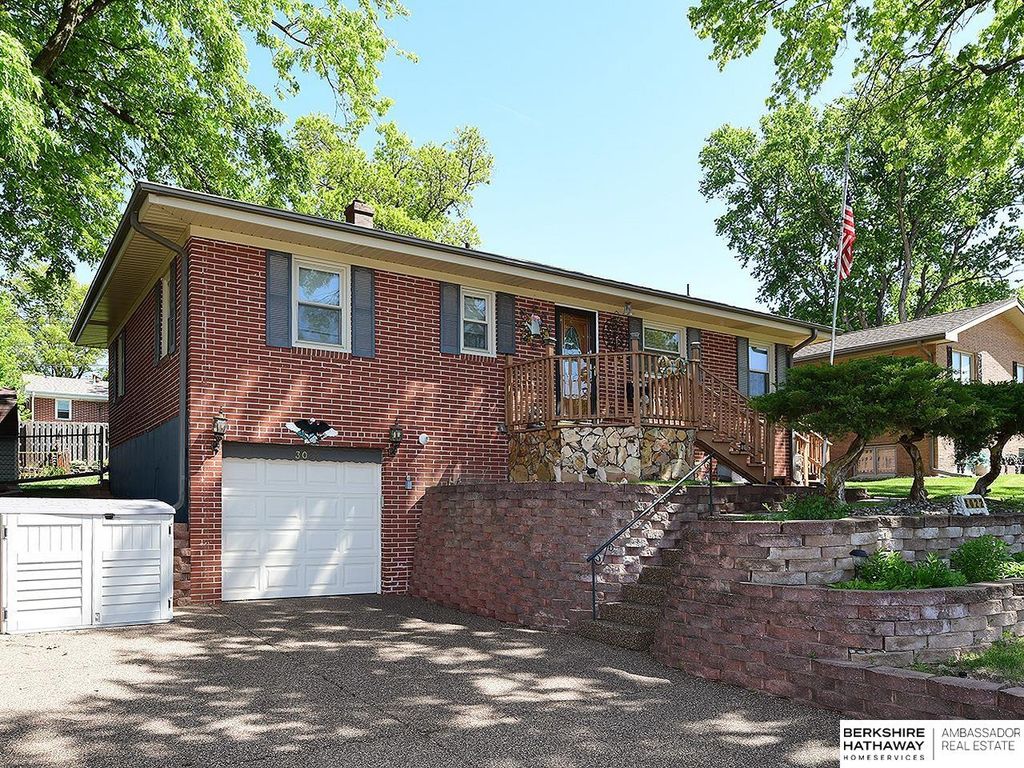 3022 Pleasant Drive, Bellevue, NE 68147