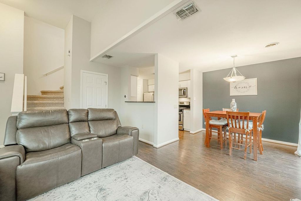 2831 HOLBORN Circle, Madison, WI 53718