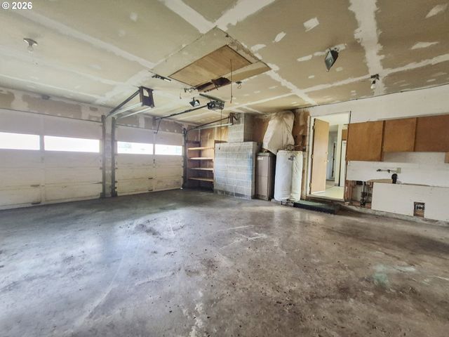 4005 ELMWOOD St, Tillamook, OR 97141