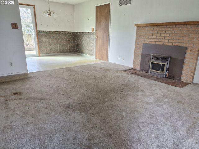 4005 ELMWOOD St, Tillamook, OR 97141