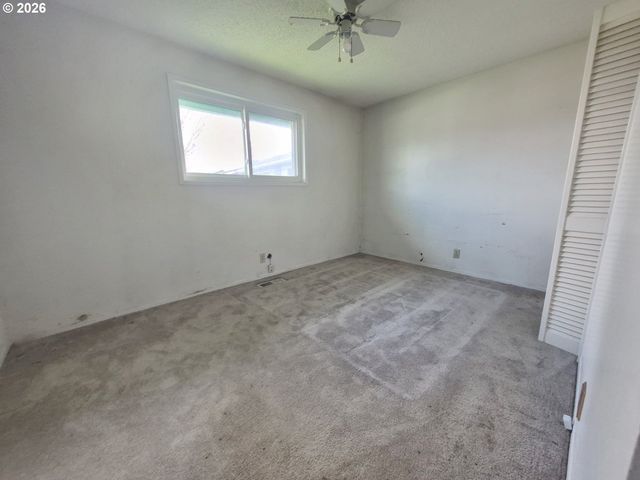 4005 ELMWOOD St, Tillamook, OR 97141