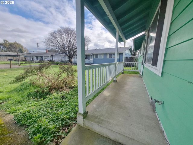 4005 ELMWOOD St, Tillamook, OR 97141