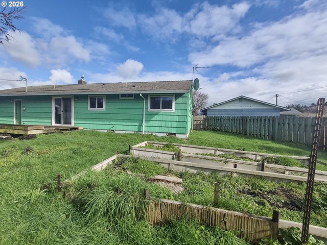 4005 ELMWOOD St, Tillamook, OR 97141